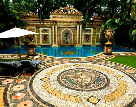 villa esterna di gianni versace|gianni versace personal life.